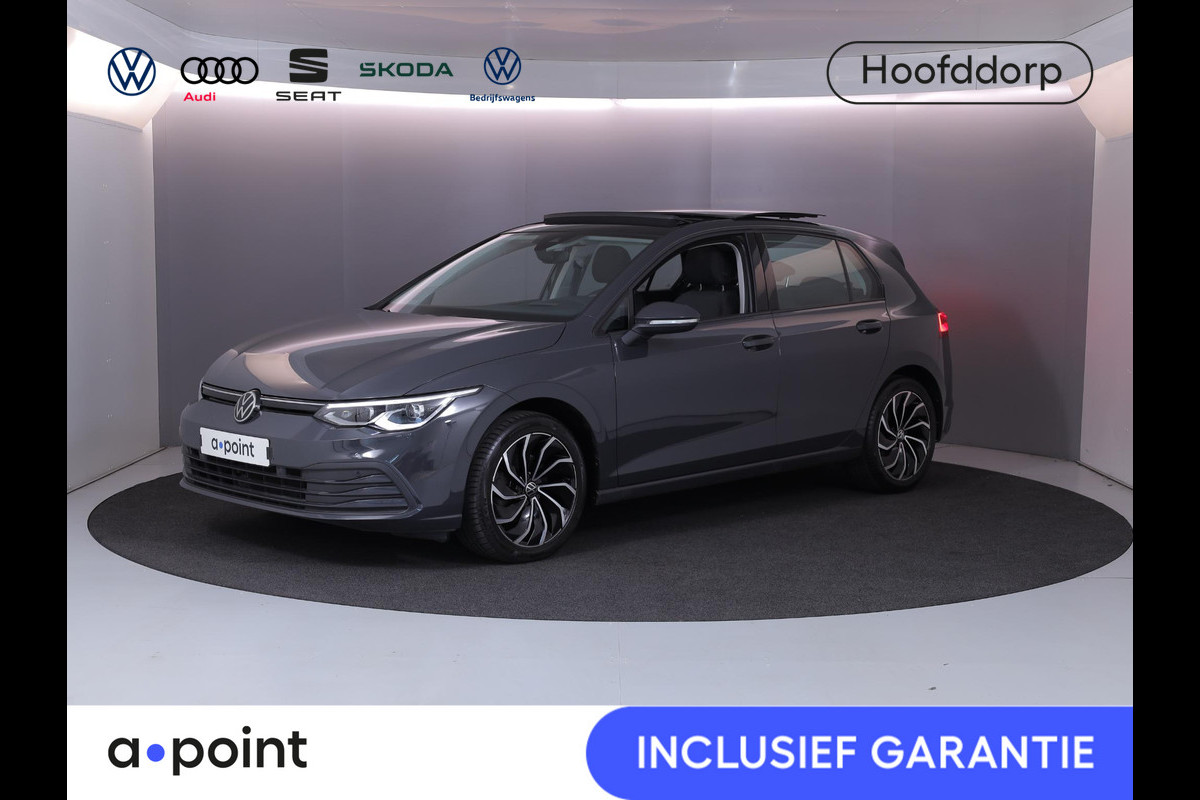Volkswagen Golf 1.5 TSI Life 150 pk | Navigatie | Panoramadak | Trekhaak (afneembaar) | Parkeersensoren | Matrix LED koplampen | Stoelverwarming | Head-up display |