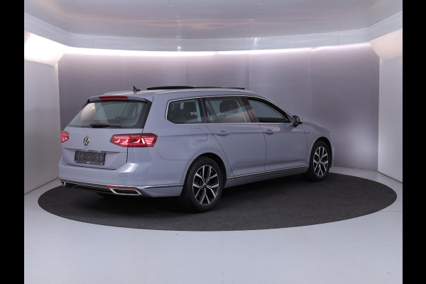 Volkswagen Passat Variant 1.4 TSI PHEV GTE Business 218 pk Automaat (DSG) | Navigatie | Panoramadak | Parkeersensoren (Park assist) | Rondomzicht camera | Stoelverwarming v/a |
