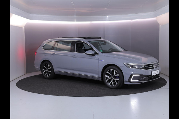 Volkswagen Passat Variant 1.4 TSI PHEV GTE Business 218 pk Automaat (DSG) | Navigatie | Panoramadak | Parkeersensoren (Park assist) | Rondomzicht camera | Stoelverwarming v/a |