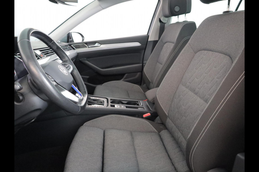 Volkswagen Passat Variant 1.4 TSI PHEV GTE Business 218 pk Automaat (DSG) | Navigatie | Panoramadak | Parkeersensoren (Park assist) | Rondomzicht camera | Stoelverwarming v/a |
