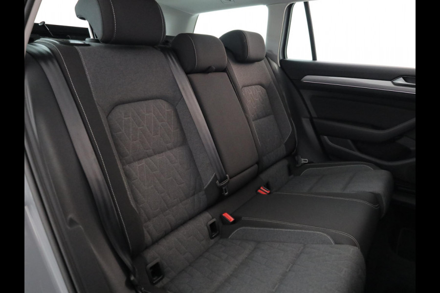 Volkswagen Passat Variant 1.4 TSI PHEV GTE Business 218 pk Automaat (DSG) | Navigatie | Panoramadak | Parkeersensoren (Park assist) | Rondomzicht camera | Stoelverwarming v/a |