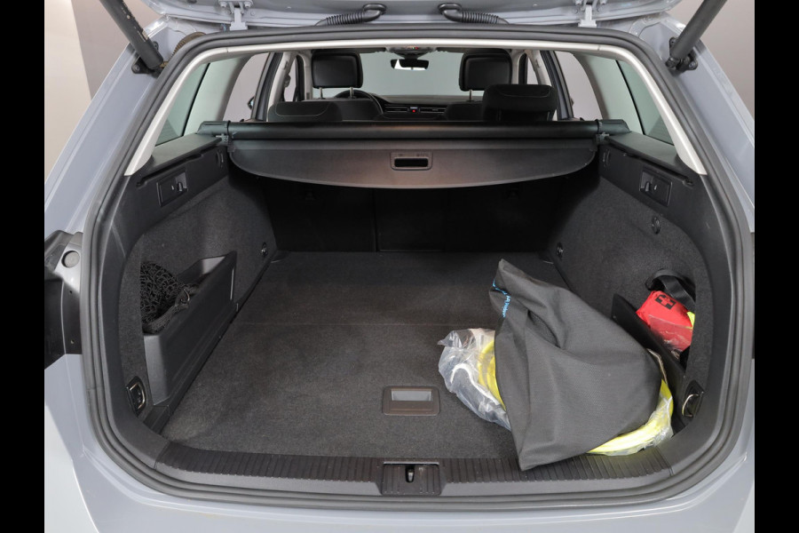 Volkswagen Passat Variant 1.4 TSI PHEV GTE Business 218 pk Automaat (DSG) | Navigatie | Panoramadak | Parkeersensoren (Park assist) | Rondomzicht camera | Stoelverwarming v/a |