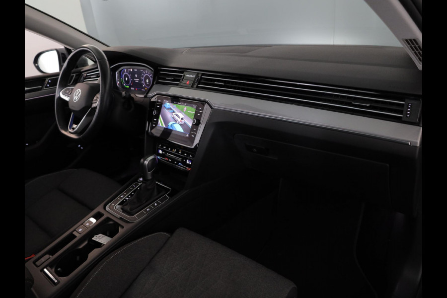 Volkswagen Passat Variant 1.4 TSI PHEV GTE Business 218 pk Automaat (DSG) | Navigatie | Panoramadak | Parkeersensoren (Park assist) | Rondomzicht camera | Stoelverwarming v/a |