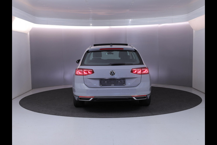 Volkswagen Passat Variant 1.4 TSI PHEV GTE Business 218 pk Automaat (DSG) | Navigatie | Panoramadak | Parkeersensoren (Park assist) | Rondomzicht camera | Stoelverwarming v/a |