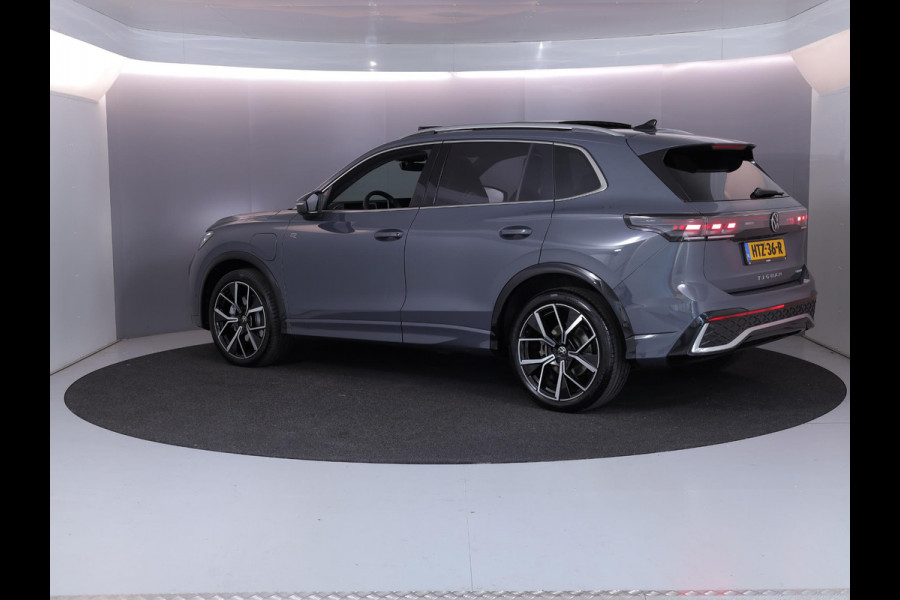 Volkswagen Tiguan 1.5 eHybrid R-Line Edition 272 pk Automaat (DSG) | Verlengde garantie | Navigatie | Panoramadak | Parkeersensoren (Park assist) | Rondomzicht camera | Stoelverwarming v/a | R-Line |