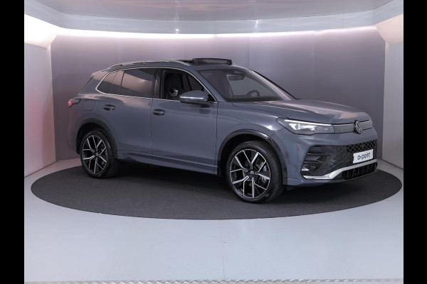 Volkswagen Tiguan 1.5 eHybrid R-Line Edition 272 pk Automaat (DSG) | Verlengde garantie | Navigatie | Panoramadak | Parkeersensoren (Park assist) | Rondomzicht camera | Stoelverwarming v/a | R-Line |