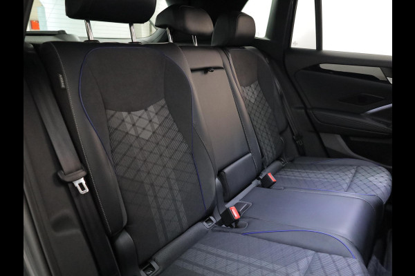 Volkswagen Tiguan 1.5 eHybrid R-Line Edition 272 pk Automaat (DSG) | Verlengde garantie | Navigatie | Panoramadak | Parkeersensoren (Park assist) | Rondomzicht camera | Stoelverwarming v/a | R-Line |