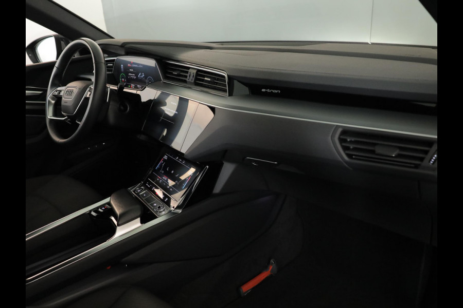 Audi e-tron 55 quattro Business edition 95 kWh 408pk | Elektrische verstelbare voorstoelen | Trekhaak| 21 inch lichtmetalen velgen |