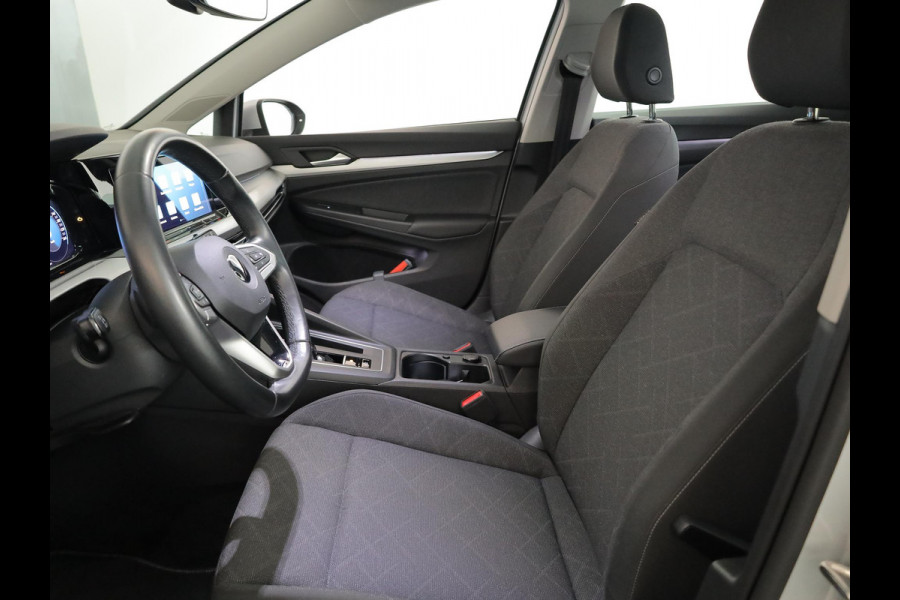 Volkswagen Golf 1.0 eTSI Life 110pk DSG | Camera| Navi| LM-velgen| Park-sensors| Keyless start