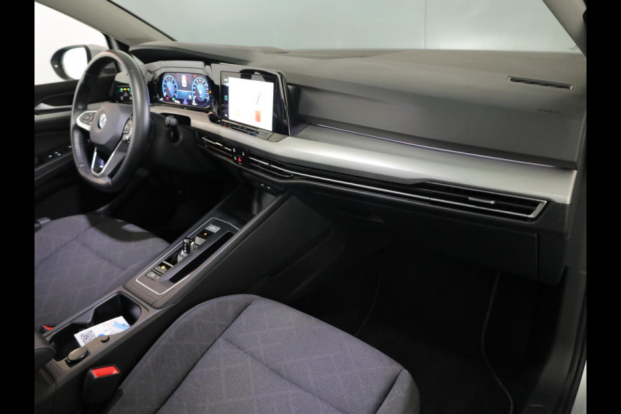 Volkswagen Golf 1.0 eTSI Life 110pk DSG | Camera| Navi| LM-velgen| Park-sensors| Keyless start