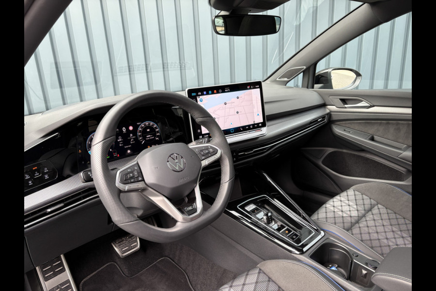 Volkswagen Golf 1.5 eTSI R-Line Edition | Panodak | IQ Light | Trekhaak wegkl. | Harman/Kardon | Head Up | Prijs Rijklaar!!