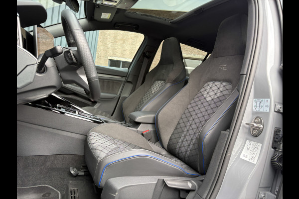 Volkswagen Golf 1.5 eTSI R-Line Edition | Panodak | IQ Light | Trekhaak wegkl. | Harman/Kardon | Head Up | Prijs Rijklaar!!