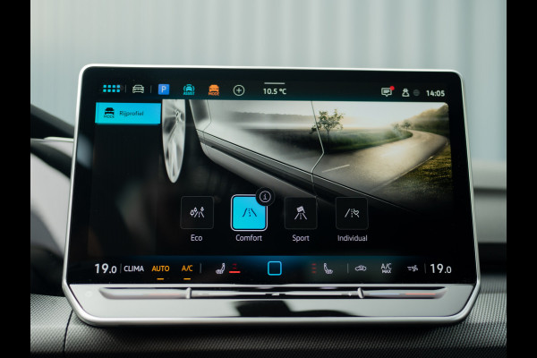 Volkswagen Golf 1.5 eTSI R-Line Edition | Panodak | IQ Light | Trekhaak wegkl. | Harman/Kardon | Head Up | Prijs Rijklaar!!