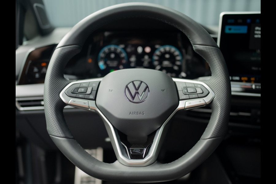 Volkswagen Golf 1.5 eTSI R-Line Edition | Panodak | IQ Light | Trekhaak wegkl. | Harman/Kardon | Head Up | Prijs Rijklaar!!