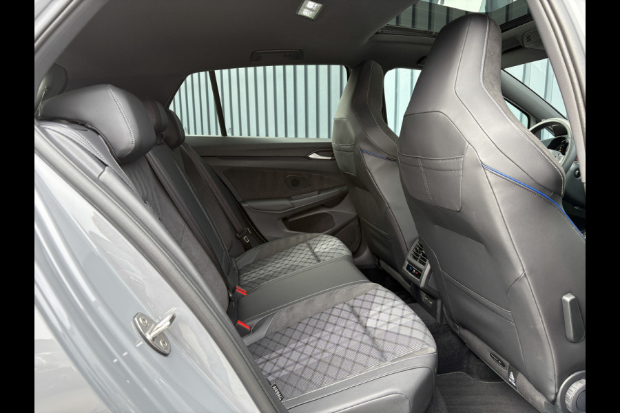 Volkswagen Golf 1.5 eTSI R-Line Edition | Panodak | IQ Light | Trekhaak wegkl. | Harman/Kardon | Head Up | Prijs Rijklaar!!