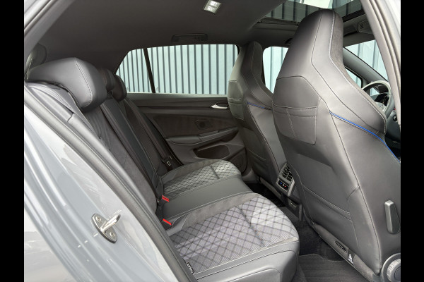 Volkswagen Golf 1.5 eTSI R-Line Edition | Panodak | IQ Light | Trekhaak wegkl. | Harman/Kardon | Head Up | Prijs Rijklaar!!