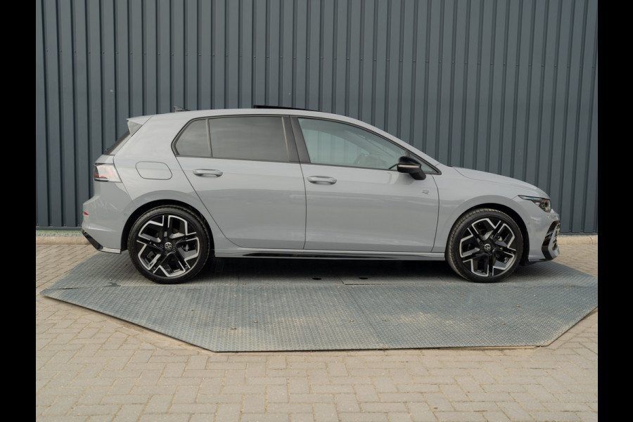 Volkswagen Golf 1.5 eTSI R-Line Edition | Panodak | IQ Light | Trekhaak wegkl. | Harman/Kardon | Head Up | Prijs Rijklaar!!