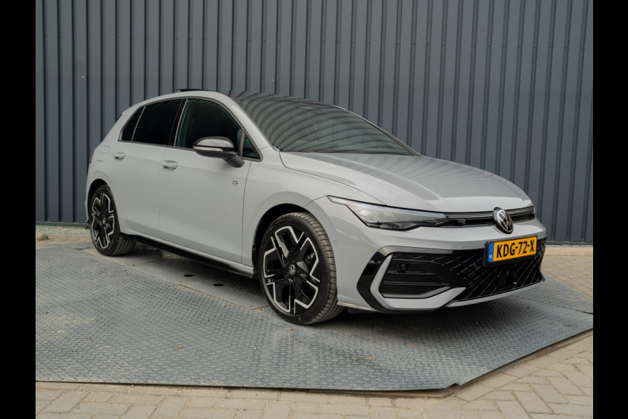 Volkswagen Golf 1.5 eTSI R-Line Edition | Panodak | IQ Light | Trekhaak wegkl. | Harman/Kardon | Head Up | Prijs Rijklaar!!