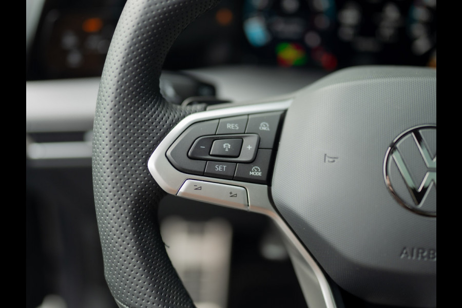 Volkswagen Golf 1.5 eTSI R-Line Edition | Panodak | IQ Light | Trekhaak wegkl. | Harman/Kardon | Head Up | Prijs Rijklaar!!