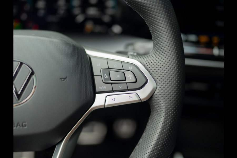 Volkswagen Golf 1.5 eTSI R-Line Edition | Panodak | IQ Light | Trekhaak wegkl. | Harman/Kardon | Head Up | Prijs Rijklaar!!