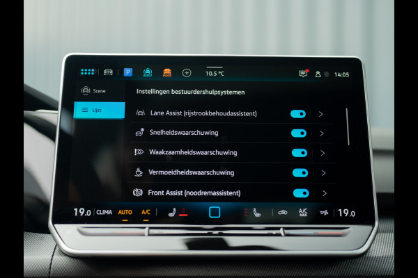 Volkswagen Golf 1.5 eTSI R-Line Edition | Panodak | IQ Light | Trekhaak wegkl. | Harman/Kardon | Head Up | Prijs Rijklaar!!