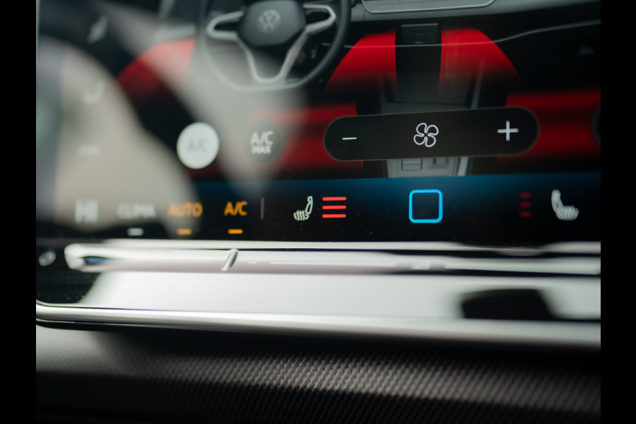 Volkswagen Golf 1.5 eTSI R-Line Edition | Panodak | IQ Light | Trekhaak wegkl. | Harman/Kardon | Head Up | Prijs Rijklaar!!