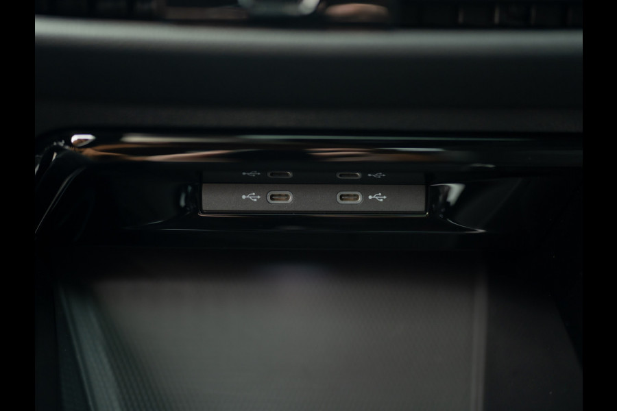 Volkswagen Golf 1.5 eTSI R-Line Edition | Panodak | IQ Light | Trekhaak wegkl. | Harman/Kardon | Head Up | Prijs Rijklaar!!