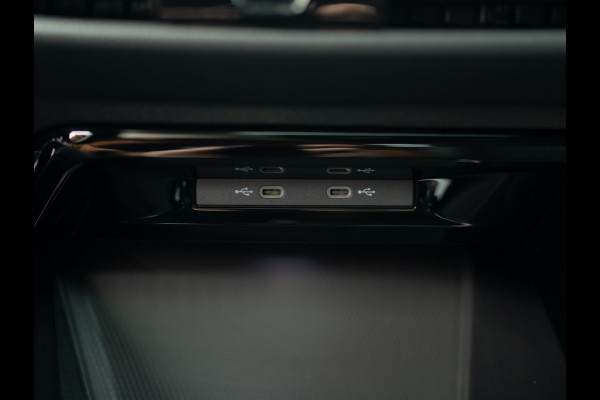 Volkswagen Golf 1.5 eTSI R-Line Edition | Panodak | IQ Light | Trekhaak wegkl. | Harman/Kardon | Head Up | Prijs Rijklaar!!