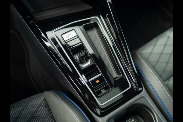 Volkswagen Golf 1.5 eTSI R-Line Edition | Panodak | IQ Light | Trekhaak wegkl. | Harman/Kardon | Head Up | Prijs Rijklaar!!