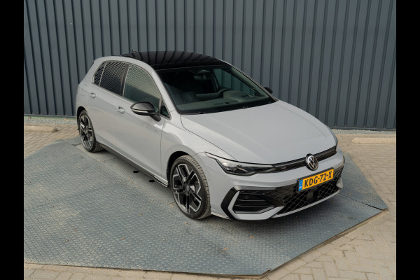 Volkswagen Golf 1.5 eTSI R-Line Edition | Panodak | IQ Light | Trekhaak wegkl. | Harman/Kardon | Head Up | Prijs Rijklaar!!