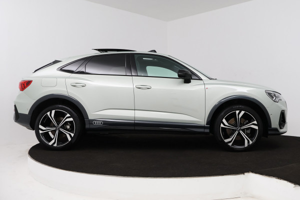 Audi Q3 Sportback 45 TFSI e S Edition (PANORAMADAK, TREKHAAK, LANE-ASSIST, CAMERA, STOELVERWARMING, ELEKTR STOELEN)
