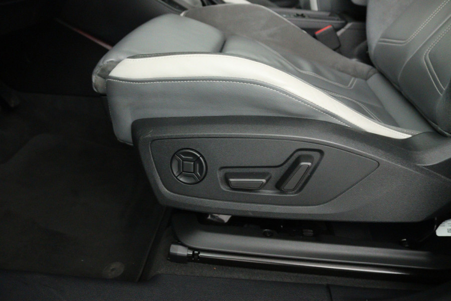 Audi Q3 Sportback 45 TFSI e S Edition (PANORAMADAK, TREKHAAK, LANE-ASSIST, CAMERA, STOELVERWARMING, ELEKTR STOELEN)