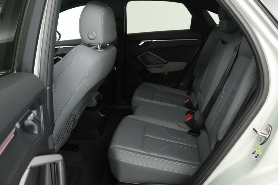 Audi Q3 Sportback 45 TFSI e S Edition (PANORAMADAK, TREKHAAK, LANE-ASSIST, CAMERA, STOELVERWARMING, ELEKTR STOELEN)