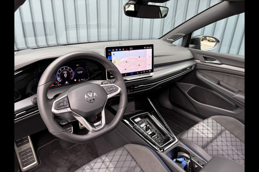 Volkswagen Golf 1.5 eTSI R-Line Edition | Panodak | IQ Light | Trekhaak wegkl. | Harman/Kardon | Head Up | Prijs Rijklaar!!