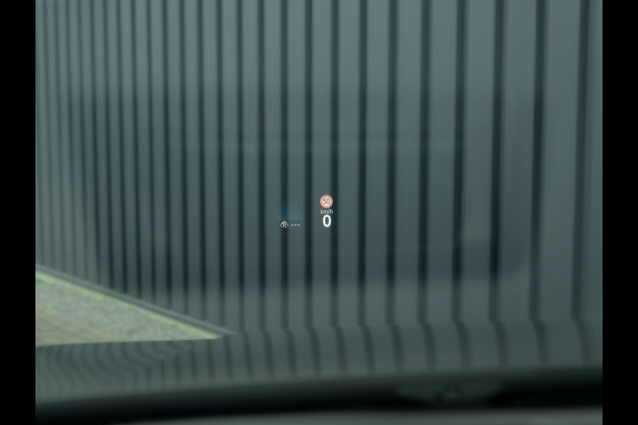 Volkswagen Golf 1.5 eTSI R-Line Edition | Panodak | IQ Light | Trekhaak wegkl. | Harman/Kardon | Head Up | Prijs Rijklaar!!