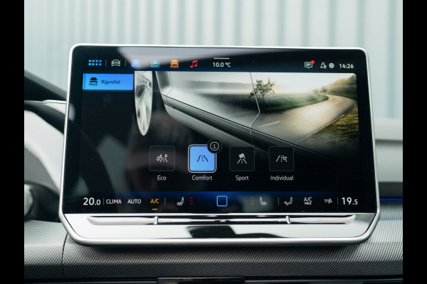 Volkswagen Golf 1.5 eTSI R-Line Edition | Panodak | IQ Light | Trekhaak wegkl. | Harman/Kardon | Head Up | Prijs Rijklaar!!