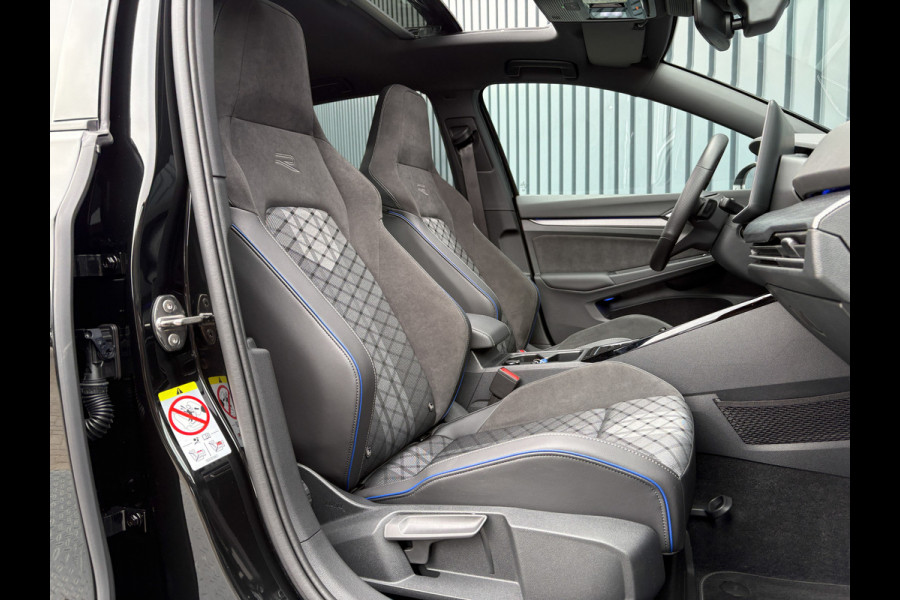 Volkswagen Golf 1.5 eTSI R-Line Edition | Panodak | IQ Light | Trekhaak wegkl. | Harman/Kardon | Head Up | Prijs Rijklaar!!