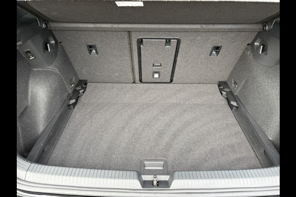 Volkswagen Golf 1.5 eTSI R-Line Edition | Panodak | IQ Light | Trekhaak wegkl. | Harman/Kardon | Head Up | Prijs Rijklaar!!