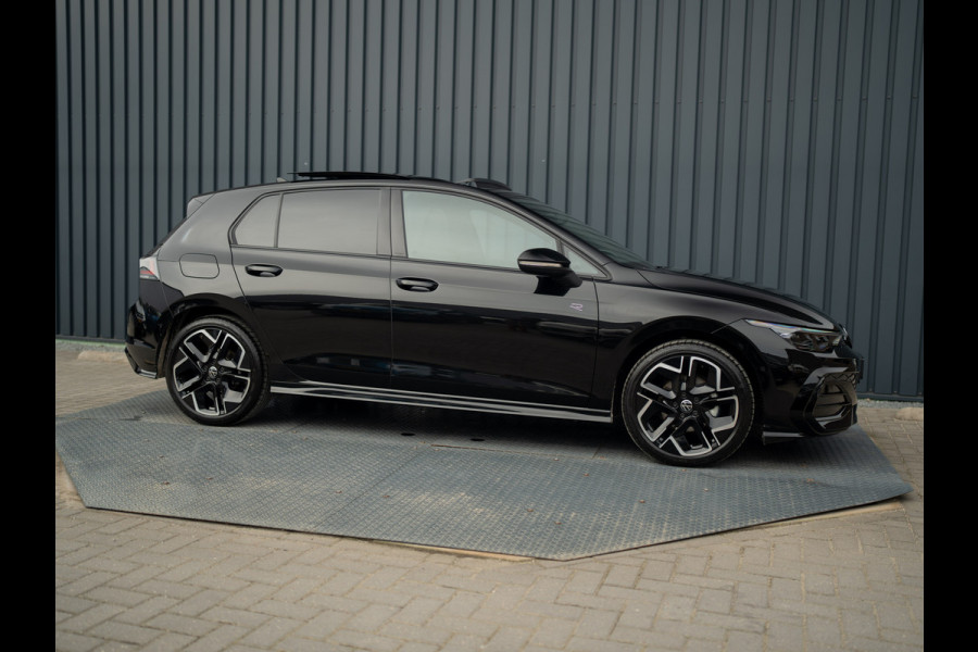 Volkswagen Golf 1.5 eTSI R-Line Edition | Panodak | IQ Light | Trekhaak wegkl. | Harman/Kardon | Head Up | Prijs Rijklaar!!