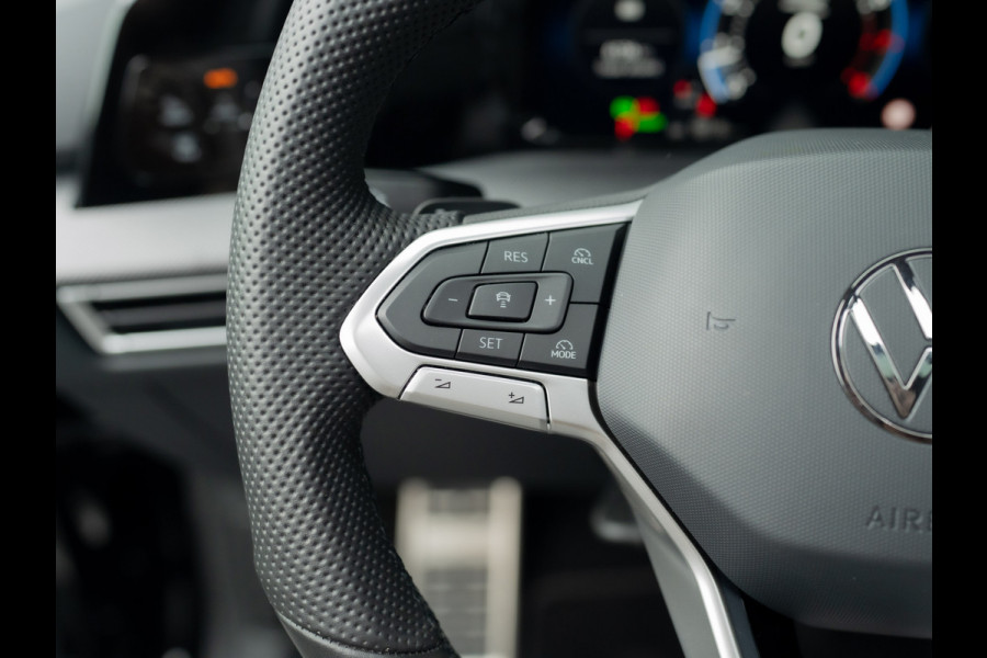 Volkswagen Golf 1.5 eTSI R-Line Edition | Panodak | IQ Light | Trekhaak wegkl. | Harman/Kardon | Head Up | Prijs Rijklaar!!