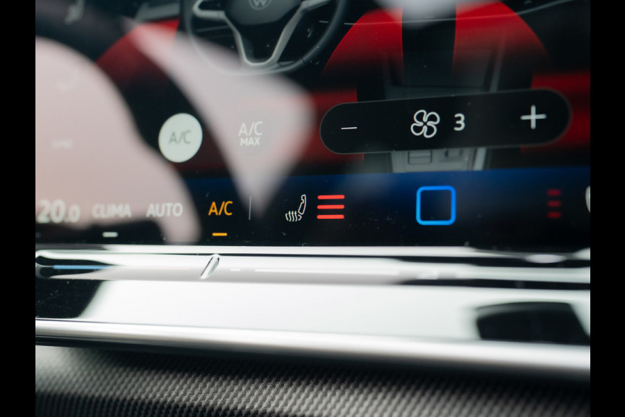 Volkswagen Golf 1.5 eTSI R-Line Edition | Panodak | IQ Light | Trekhaak wegkl. | Harman/Kardon | Head Up | Prijs Rijklaar!!