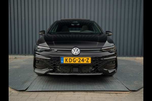 Volkswagen Golf 1.5 eTSI R-Line Edition | Panodak | IQ Light | Trekhaak wegkl. | Harman/Kardon | Head Up | Prijs Rijklaar!!