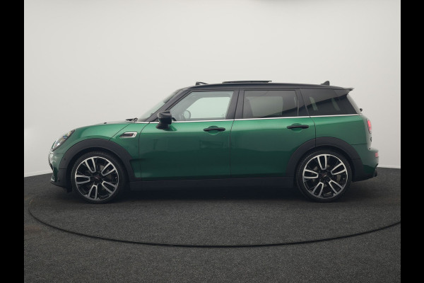MINI Clubman 2.0 Cooper S John Cooper Works FACELIFT 179pk Dealer O.H | Panodak | Adaptive Cruise | Alcantara JCW Sportstoelen | Head Up | Harman Kardon | 19"L.M | Trekhaak Afn. | Camera | Keyless |