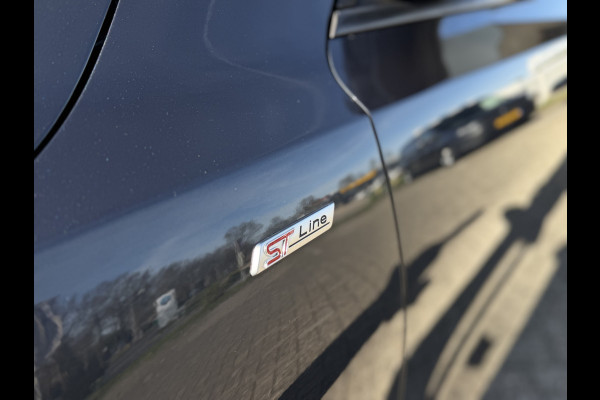 Ford Focus 1.5 ST Line X Business / Automaat / Carplay / Camera / Keyless / Sensoren V+A /