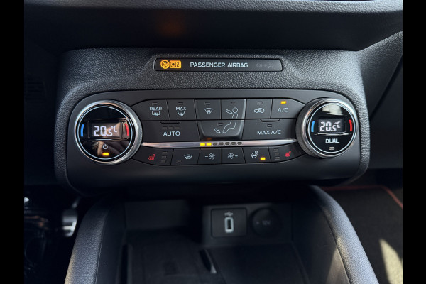 Ford Focus 1.5 ST Line X Business / Automaat / Carplay / Camera / Keyless / Sensoren V+A /