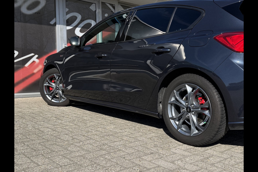 Ford Focus 1.5 ST Line X Business / Automaat / Carplay / Camera / Keyless / Sensoren V+A /