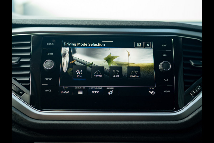 Volkswagen T-Roc 1.5 TSI Active | Stoelverw. | Apple Carplay / Android Auto | Prijs Rijklaar!!