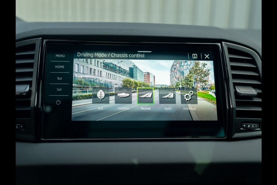 Škoda Karoq 1.5 TSI ACT Sportline Business | Pano | Trekhaak wegkl. | Stoelgeheugen | 360 Camera | Prijs Rijklaar!!