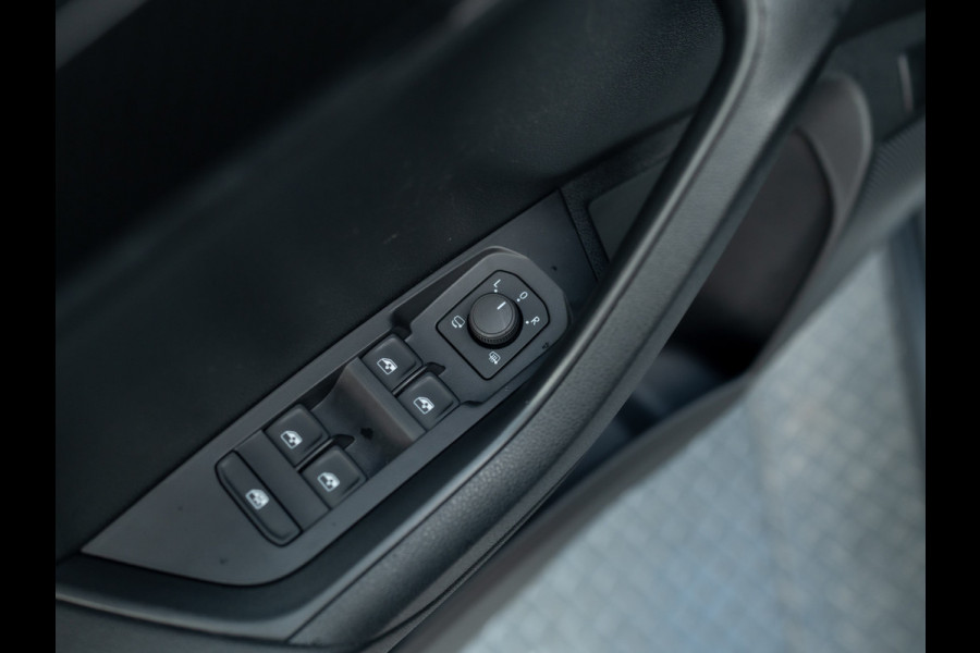 Škoda Karoq 1.5 TSI ACT Sportline Business | Pano | Trekhaak wegkl. | Stoelgeheugen | 360 Camera | Prijs Rijklaar!!