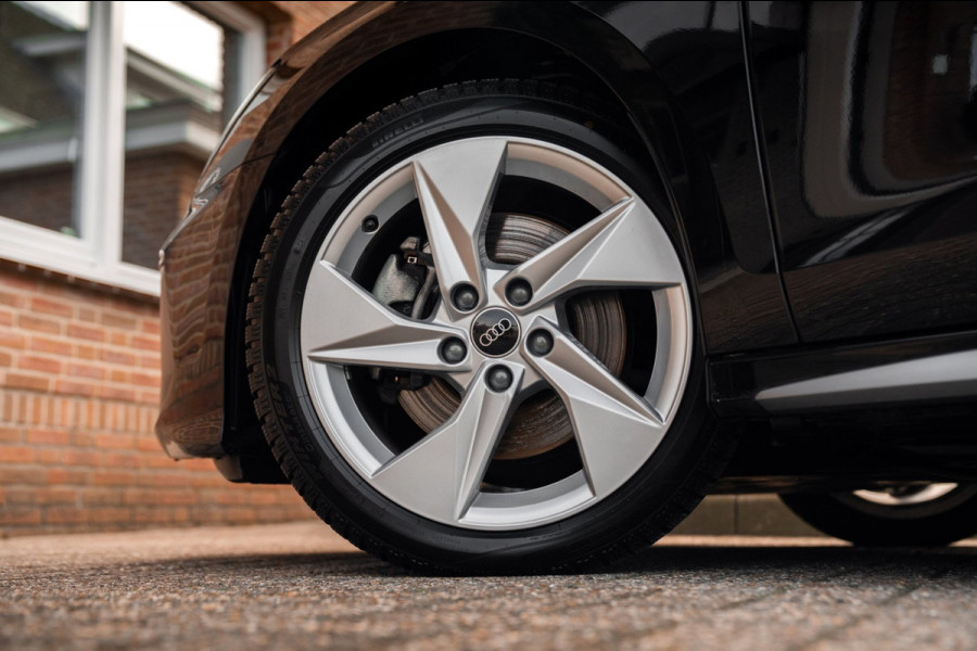 Audi A3 Limousine 30 TFSI S Edition 110 PK Aut. 2x S-Line Pano LED Matrix Trekhaak 17''